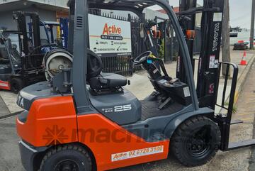 ACTIVE FORKLIFTS - 2.5 Ton Toyota Forklift | 4.5m Height | LPG | Side Shift inc!
