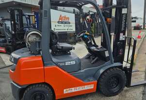 ACTIVE FORKLIFTS - 2.5 Ton Toyota Forklift | 4.5m Height | LPG | Side Shift inc! ACTIVE FORKLIFTS - 2.5 Ton Toyota Forklift | 4.5m Height | LPG | Side Shift inc!