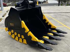 Heavy Duty Rock Bucket: 25T-28T - picture1' - Click to enlarge