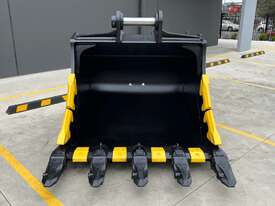 Heavy Duty Rock Bucket: 25T-28T - picture2' - Click to enlarge