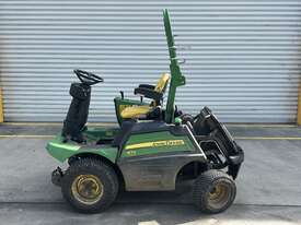 John Deere 1570 TerrainCut Front Mower - picture0' - Click to enlarge