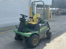 John Deere 1570 TerrainCut Front Mower - picture1' - Click to enlarge