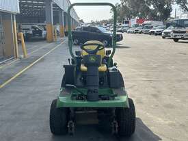 John Deere 1570 TerrainCut Front Mower - picture2' - Click to enlarge