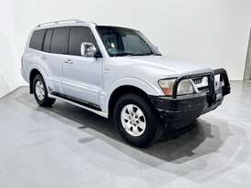 2004 Mitsubishi Pajero GLS Petrol - picture0' - Click to enlarge