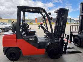 Toyota 2016 Toyota 8FG30 3.0 Tonne LPG forklift - picture1' - Click to enlarge