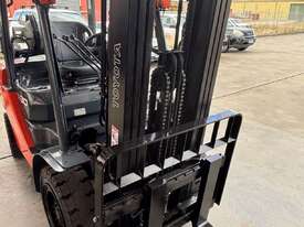 Toyota 2016 Toyota 8FG30 3.0 Tonne LPG forklift - picture2' - Click to enlarge