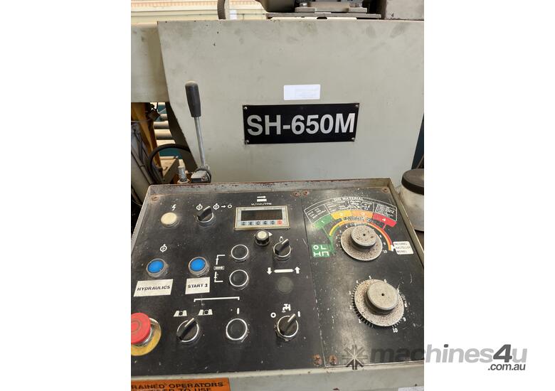 caption Semi-Automatic Horizontal Scissor Style Mitering Band Saw