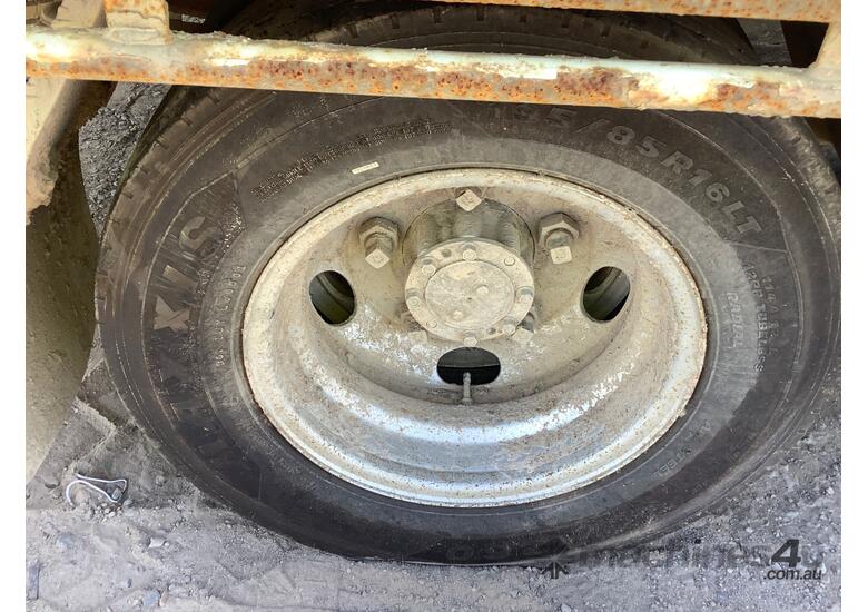 caption 2016 Mitsubishi Canter Fuso Table Top