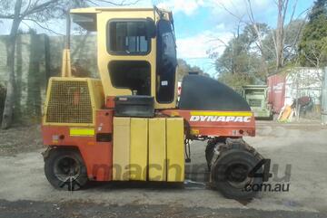 CP-142 ac multi tyred roller , 2600 hrs , starts and drives good ,