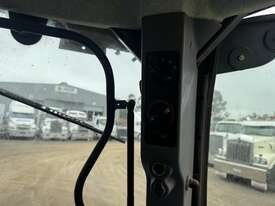 2008 New Holland T6010 (4x4) Tractor - picture0' - Click to enlarge