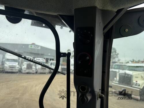 2008 New Holland T6010 (4x4) Tractor