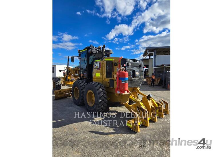 caption CAT 150-15 Motor Graders