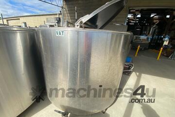 Myttons Round Vertical Mixing Tank 2800L | DX | Mixing Paddle Only | Spray Ball Fitted | VAT 4043