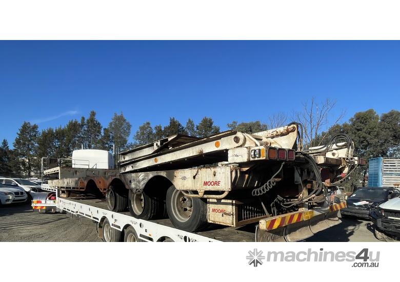 caption 2014 Moore Tri Axle Drop Deck Widener