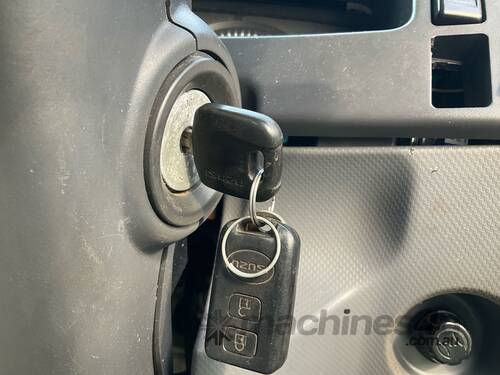 caption 2009 Isuzu FRR600 Tilt Tray