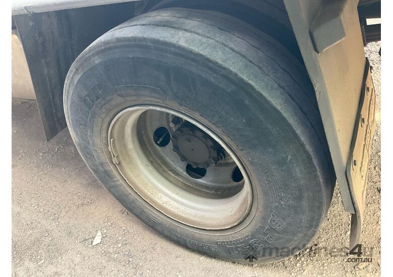 caption 2009 Isuzu FRR600 Tilt Tray