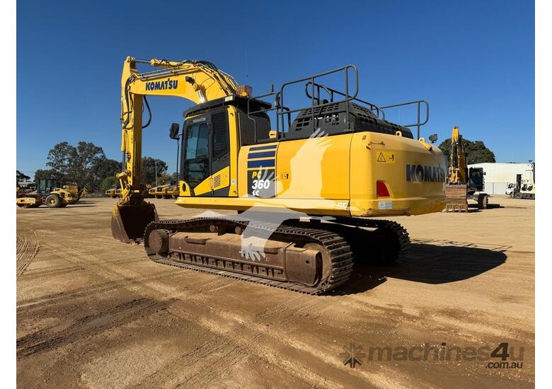 caption 2018 KOMATSU PC360 LC-11