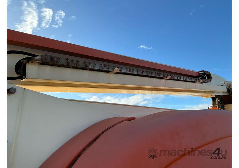 2005 JLG Industries 800AJ Elevated Work Platform