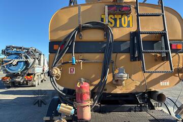 Volvo 2005   FM9 Water Cart Volvo 2005   FM9 Water Cart