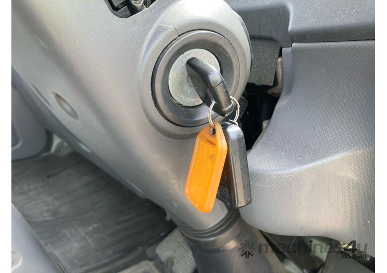 caption 2020 Isuzu NLR 45-150 Traypack