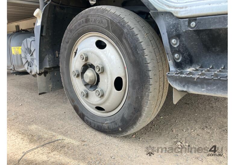 caption 2020 Isuzu NLR 45-150 Traypack