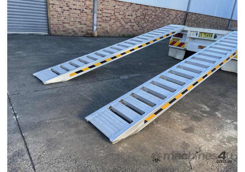 4.5m - 6 Tonne Heavy Duty Steel Track,Rubber Pads on steel,Rubber Track & Rubber Tyre Machinery Load