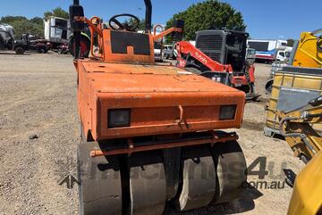 2000 Sakai TS160 Multi Tyred Roller 2000 Sakai TS160 Multi Tyred Roller