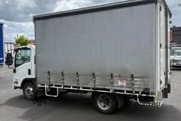 Isuzu 2018   Npr 65 190