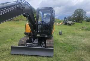 Supermax New 6T excavator, 6way blade