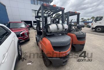 2013 Toyota 32-8FG25 LPG/Petrol