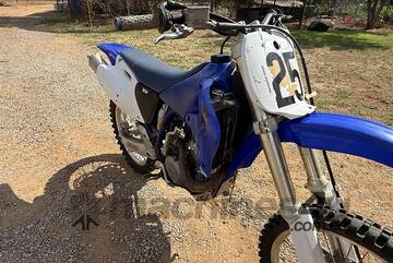 Yamaha 2000   YZ 400 MOTORBIKE