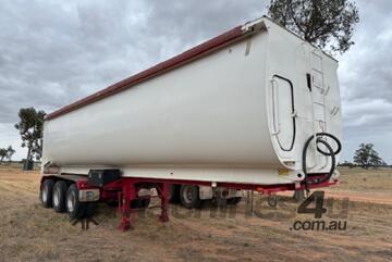 John Deere Tri Axle Chassis Trailer