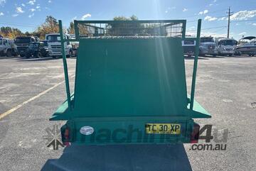 1999 Resort 7x4 Single Axle Enclosed Box Trailer