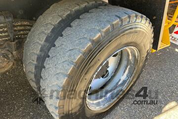 2006 Mitsubishi Fuso FV500 Crane Borer/ Pendulum