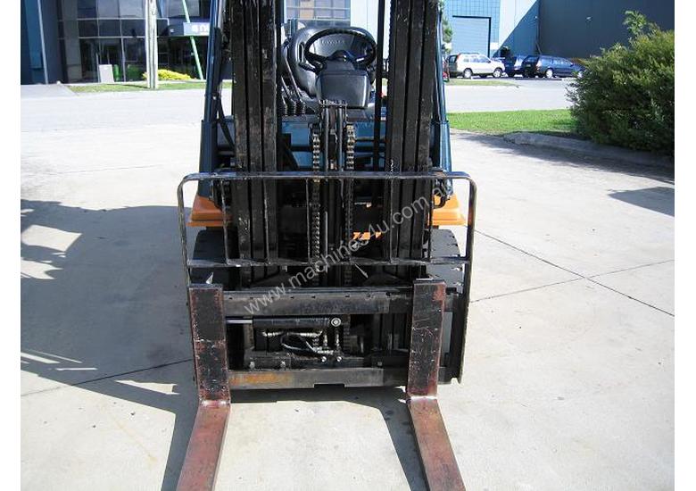caption Toyota 2.5t LPG forklift with Weight gauge