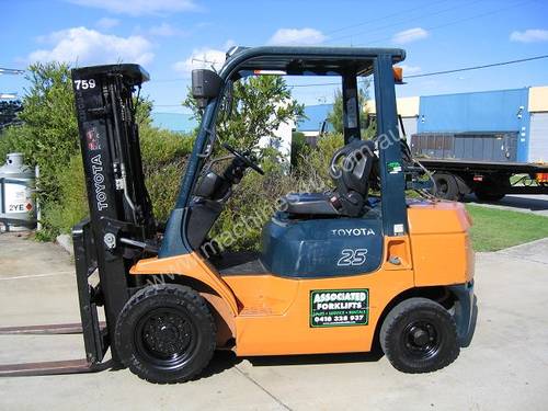 Toyota 2.5t LPG forklift with Weight gauge