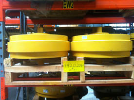 Caterpillar D7H Idler Assembly - picture0' - Click to enlarge