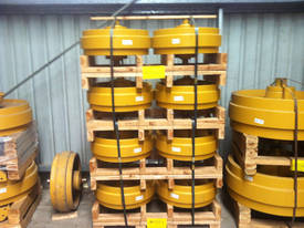 Caterpillar D7H Idler Assembly - picture0' - Click to enlarge