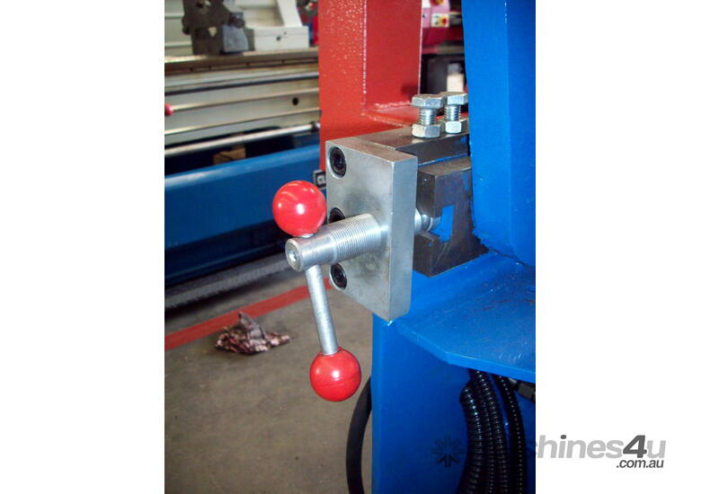 caption SHAW - SHAWBEND 240 volt 2450 x 2.5mm TDF Full Hydraulic  Panbrake