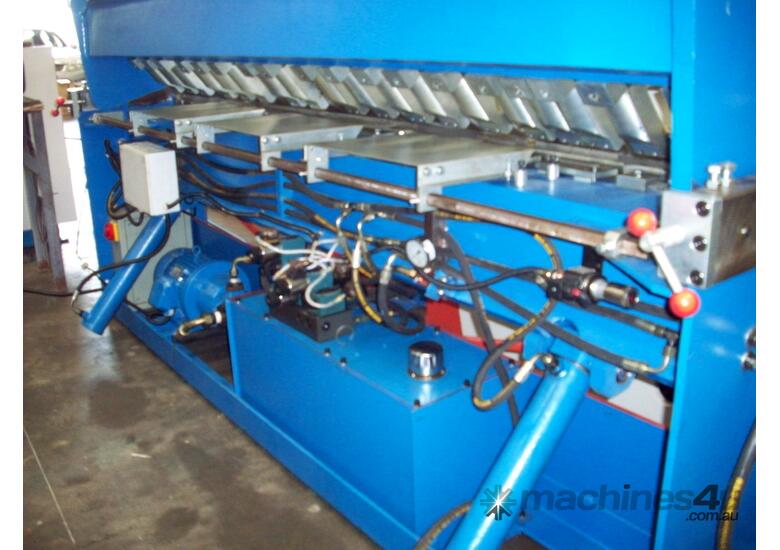caption SHAW - SHAWBEND 240 volt 2450 x 2.5mm TDF Full Hydraulic  Panbrake
