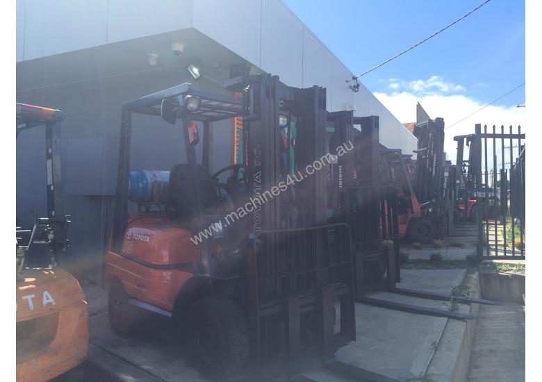 caption NISSAN Forklift 3 Ton 3700mm Lift Wide Carriage