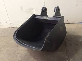 600MM SAND BUCKET HEAVY DUTY SUIT 7-8T EXCAVATOR D - picture0' - Click to enlarge