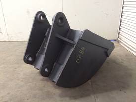 600MM SAND BUCKET HEAVY DUTY SUIT 7-8T EXCAVATOR D - picture0' - Click to enlarge