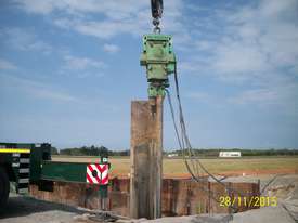 Palsonic 20 crane suspended sheetpile driver - picture0' - Click to enlarge