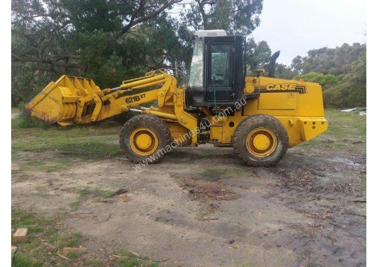 caption CASE 621B XT Front End Loader