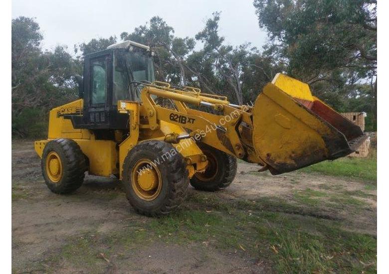 caption CASE 621B XT Front End Loader