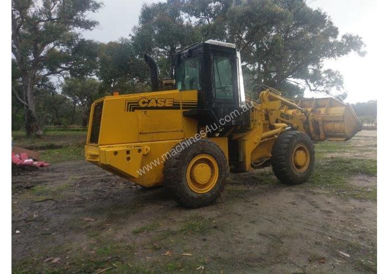 caption CASE 621B XT Front End Loader