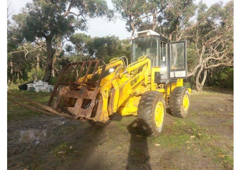 caption CASE 621B XT Front End Loader