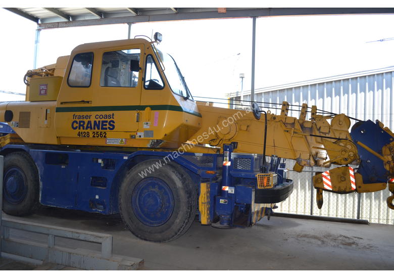 caption Kobelco RK 160-2 road crane