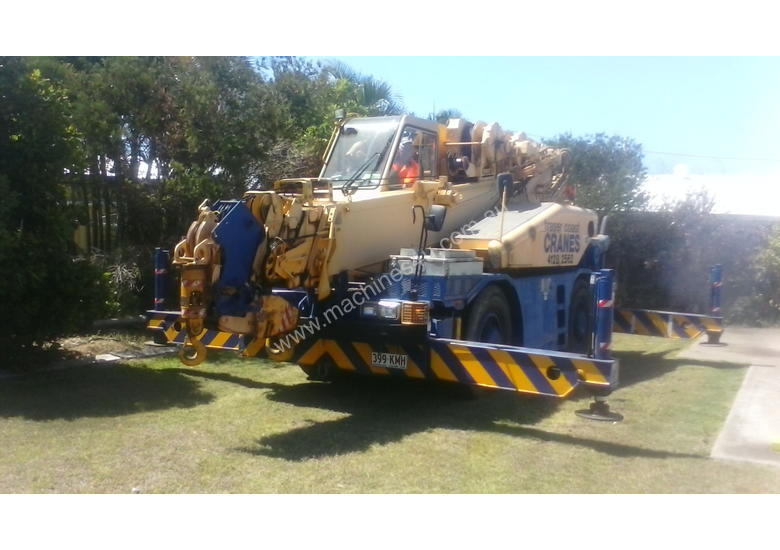 caption Kobelco RK 160-2 road crane